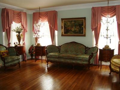 фото отеля The Mansion Hostel
