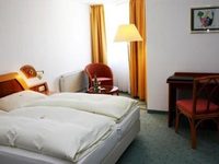 Jean-Paul Hotel