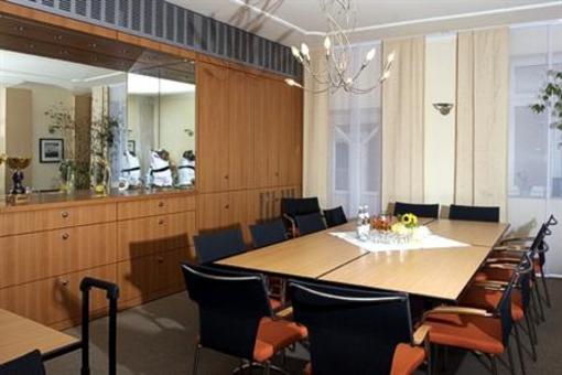 фото отеля Altstadthotel Kneitinger Abensberg