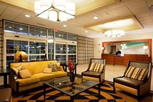 фото отеля Holiday Inn Mansfield Foxboro