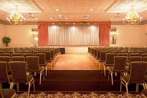 фото отеля Holiday Inn Mansfield Foxboro