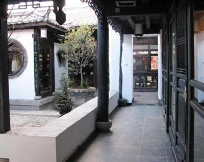 фото отеля Lijiang Zheng Fu Cao Tang Inn Shu Xiang Mansion