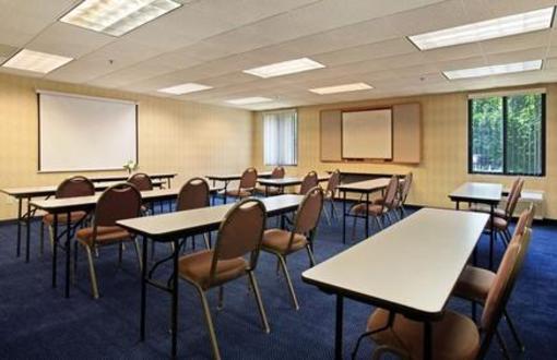 фото отеля Red Roof Inn Foxboro Mansfield (Massachusetts)