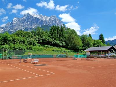 фото отеля Waldhof Appartements am Tennisplatz Ehrwald