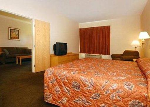 фото отеля Rodeway Inn & Suites Tomahawk
