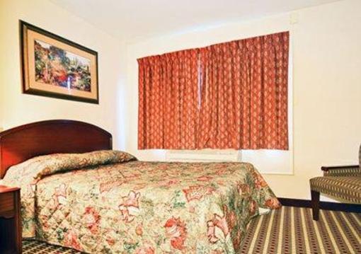 фото отеля Econo Lodge Inn & Suites Warren (Ohio)