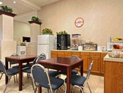 фото отеля Howard Johnson Express Inn Bellmawr