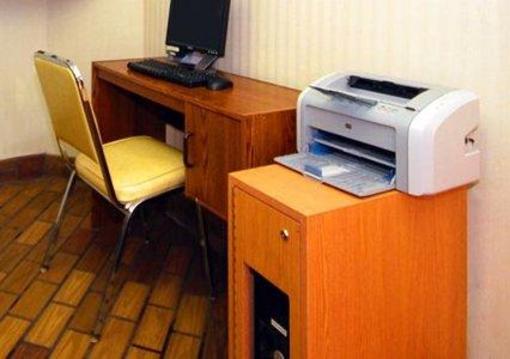 фото отеля Econo Lodge Holland (Ohio)