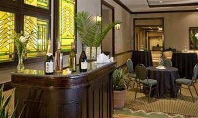 фото отеля Embassy Suites Chicago O'Hare Rosemont