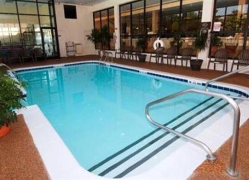 фото отеля Clarion Inn Airport Fletcher