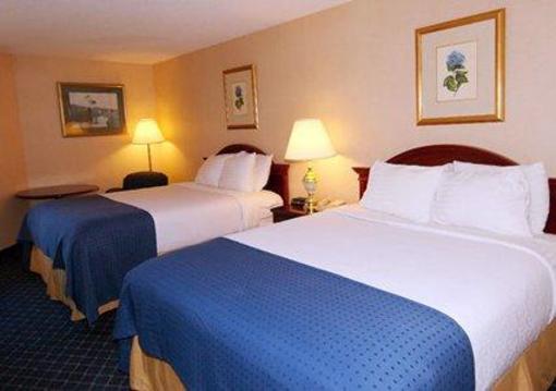 фото отеля Clarion Inn Airport Fletcher