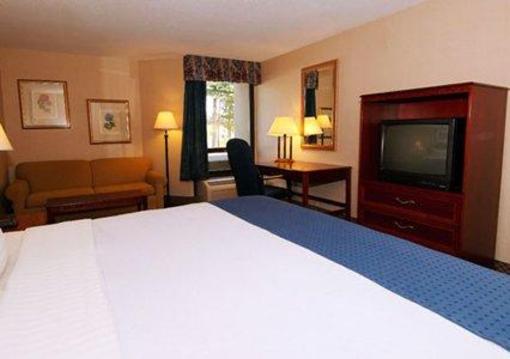 фото отеля Clarion Inn Airport Fletcher