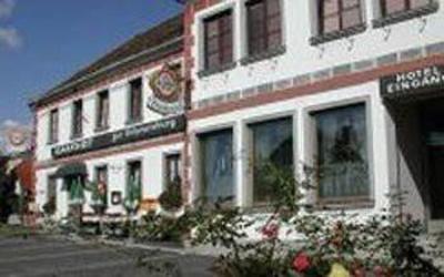 фото отеля Gasthaus Hotel Zur Schonenburg Schönberg am Kamp