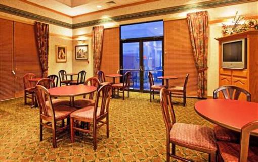фото отеля Holiday Inn Express Marshfield Springfield Area