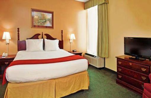 фото отеля Holiday Inn Express Marshfield Springfield Area