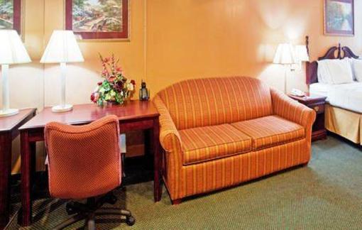 фото отеля Holiday Inn Express Marshfield Springfield Area