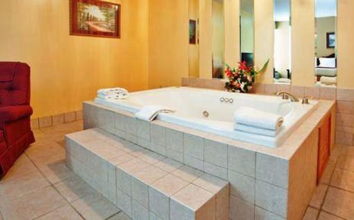 фото отеля Holiday Inn Express Marshfield Springfield Area