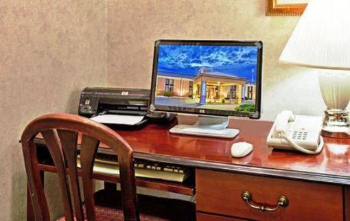 фото отеля Holiday Inn Express Marshfield Springfield Area