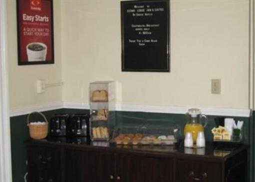 фото отеля Econo Lodge Inn & Suites Airport Windsor Locks