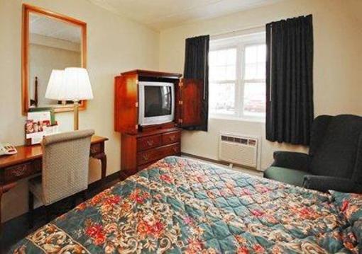 фото отеля Econo Lodge Inn & Suites Airport Windsor Locks