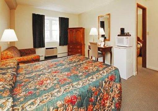 фото отеля Econo Lodge Inn & Suites Airport Windsor Locks