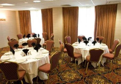 фото отеля Holiday Inn Chicago Oakbrook