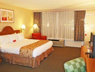 фото отеля Ramada Biltmore West