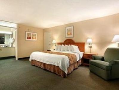 фото отеля Ramada Biltmore West