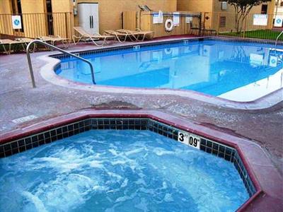 фото отеля Homegate Studio & Suites San Antonio Fiesta Park