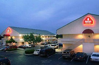 фото отеля Homegate Studio & Suites San Antonio Fiesta Park