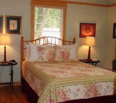 фото отеля Louisa's Porch Home Stay Bed and Breakfast