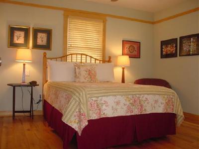 фото отеля Louisa's Porch Home Stay Bed and Breakfast