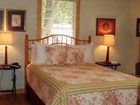 фото отеля Louisa's Porch Home Stay Bed and Breakfast