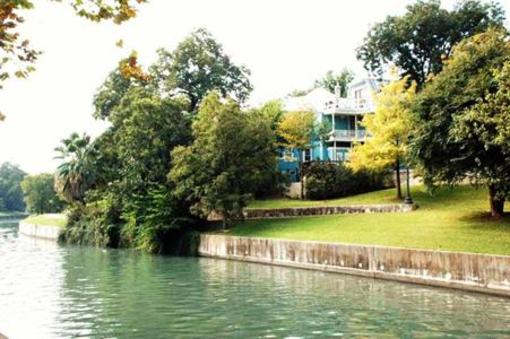 фото отеля Inn on the Riverwalk