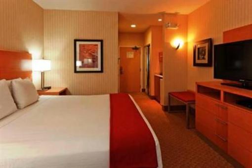 фото отеля Holiday Inn Express Hotel & Suites Pacifica