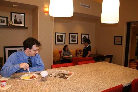 фото отеля Hampton Inn and Suites East Hartford