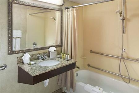 фото отеля Doubletree Boston Milford