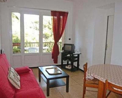 фото отеля Les Lilas Apartments Saint-Cyr-sur-Mer