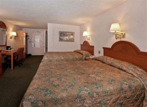 фото отеля Rodeway Inn Commack