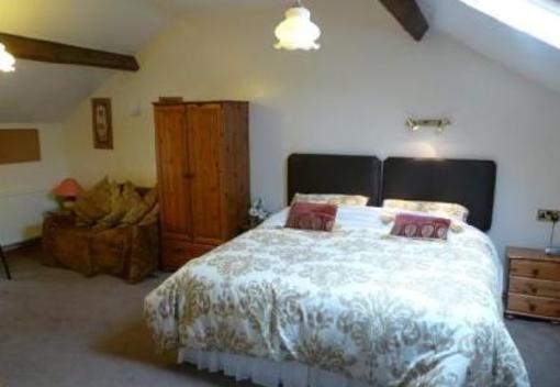фото отеля Oakenholt Farm Guest House Flint (Wales)