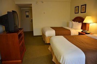 фото отеля Runnemede Inn & Suites