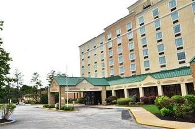 фото отеля Runnemede Inn & Suites