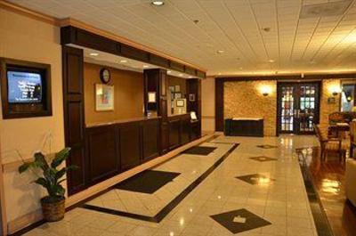 фото отеля Runnemede Inn & Suites