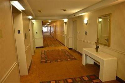 фото отеля Runnemede Inn & Suites