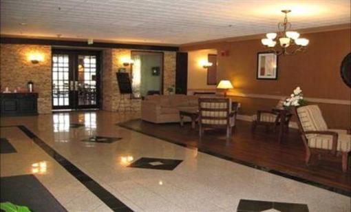фото отеля Runnemede Inn & Suites