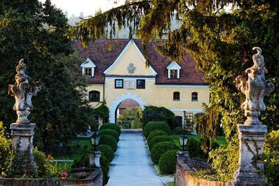 фото отеля Schlosshotel Obermayerhofen
