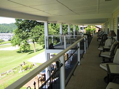 фото отеля Riverboat Inn