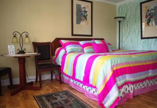 фото отеля Riverboat Inn