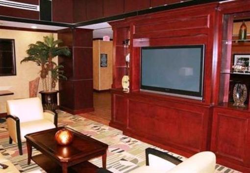 фото отеля Hampton Inn & Suites Buda