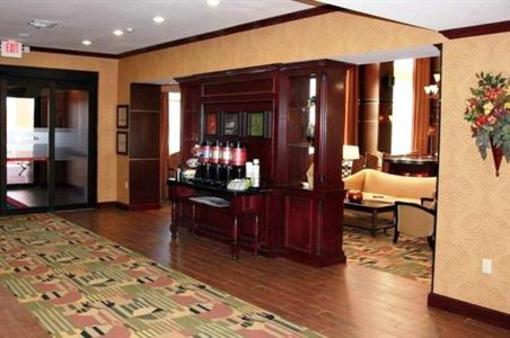 фото отеля Hampton Inn & Suites Buda